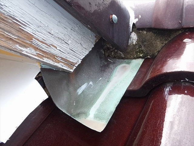 屋根同士の入り組んだところに漆喰